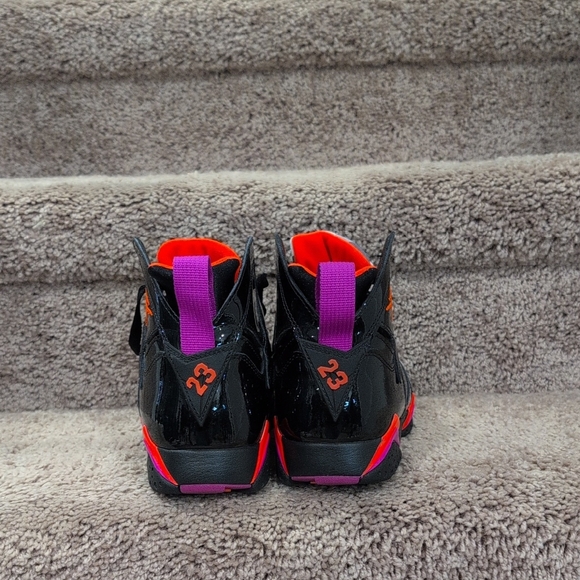 Jordan Kids Black and Red Sneakers - Picture 3 of 6